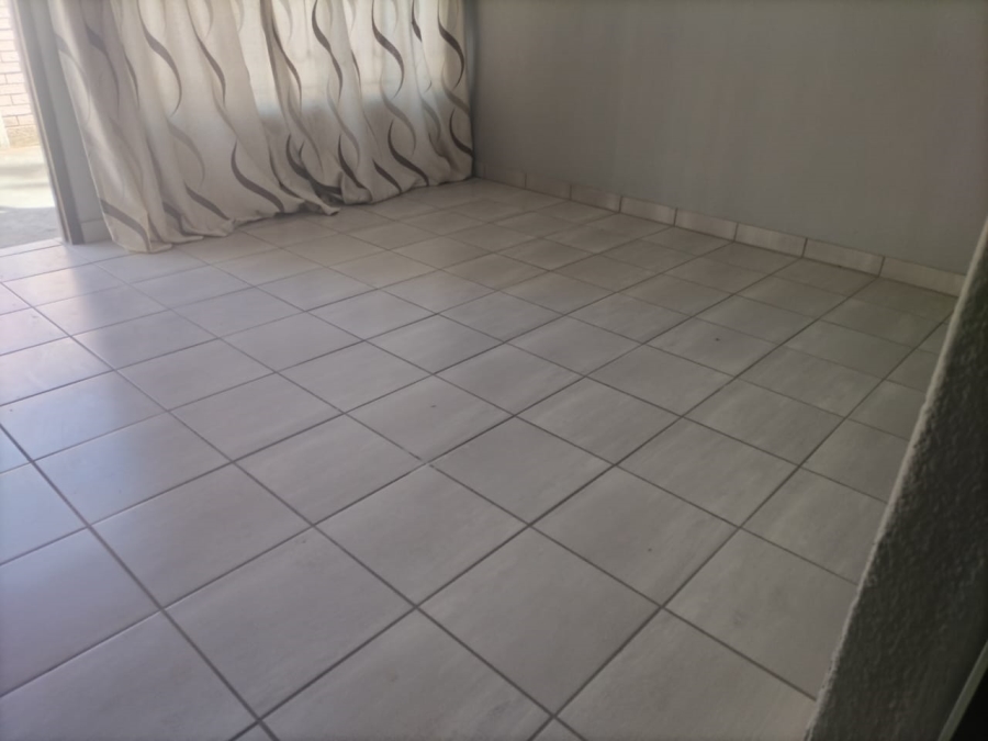 2 Bedroom Property for Sale in Tlhabane West North West